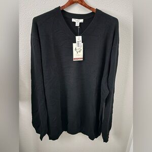 Turnbury Men's Black Cashmere V-Neck Sweater